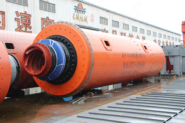四川綿陽(yáng)水泥廠引進(jìn)長(zhǎng)城機(jī)械6臺(tái)Φ3.2×13m水泥磨