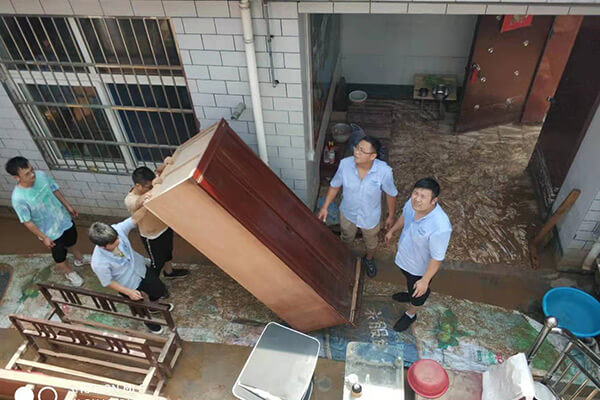 新鄉長城給受災員工送物資